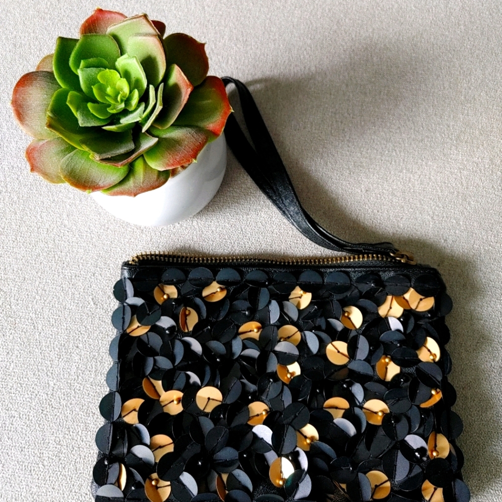 *FREE* Wristlet (When Purchased With 3 For $30 Deal)